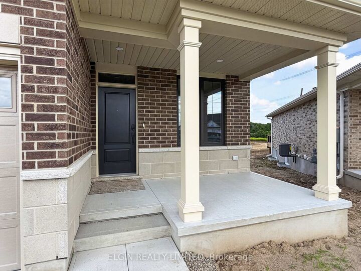 Property Photo:  4 Thomas Court  ON N5P 0E5 