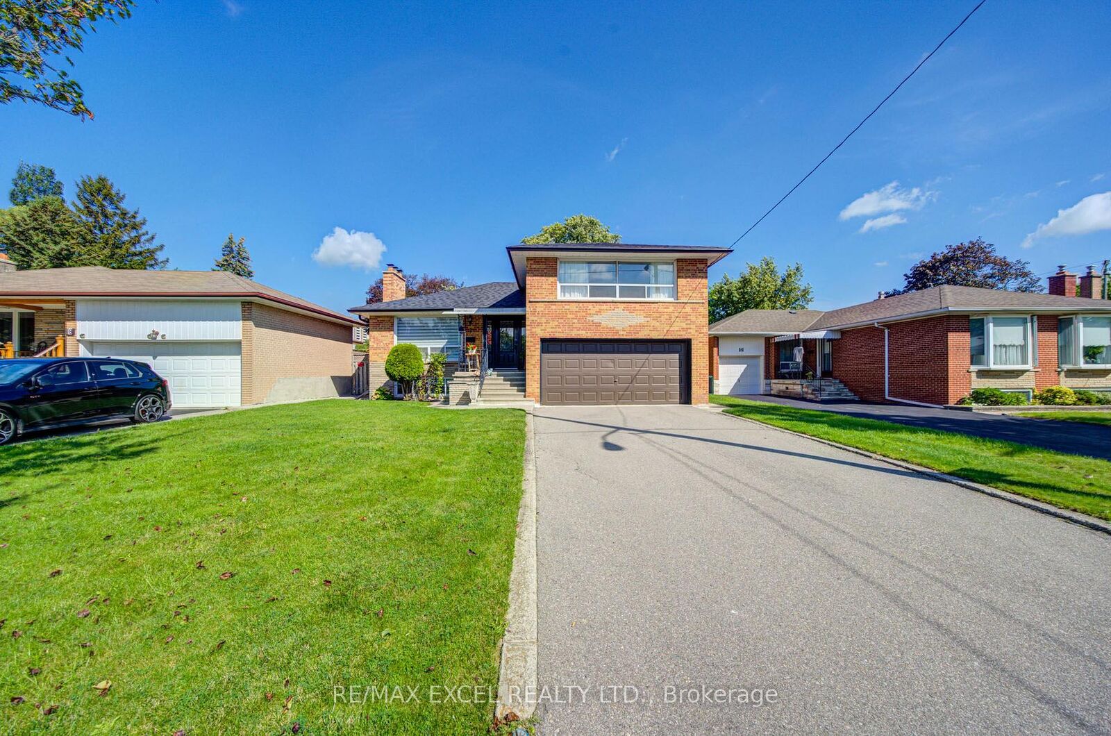 Property Photo: 6 Averill Crescent ON M2M 2A9