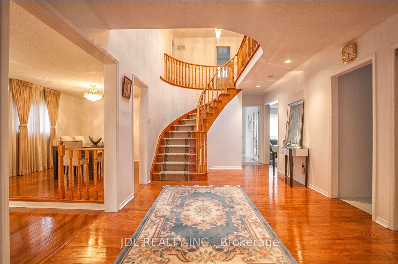 Property Photo:  101 Summerdale Dr Drive Master Bedroom 2nd Floor  ON L6T 6W3 