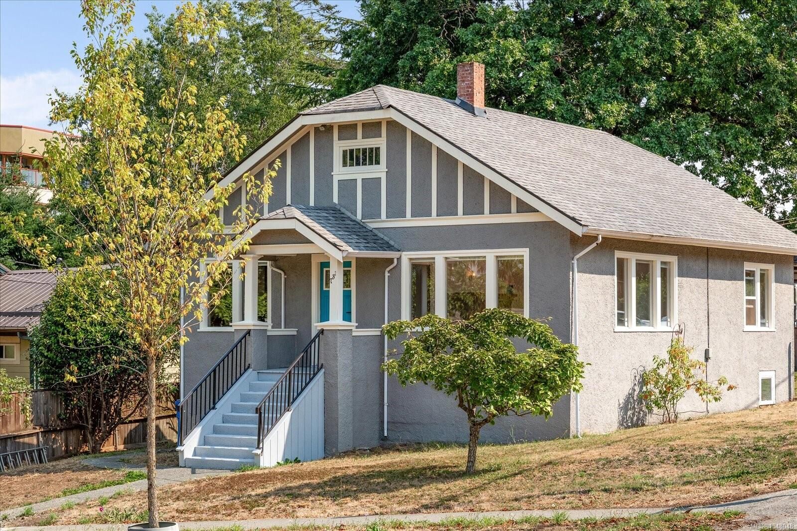 Property Photo: 733 Fitzwilliam St BC V9R 3B7