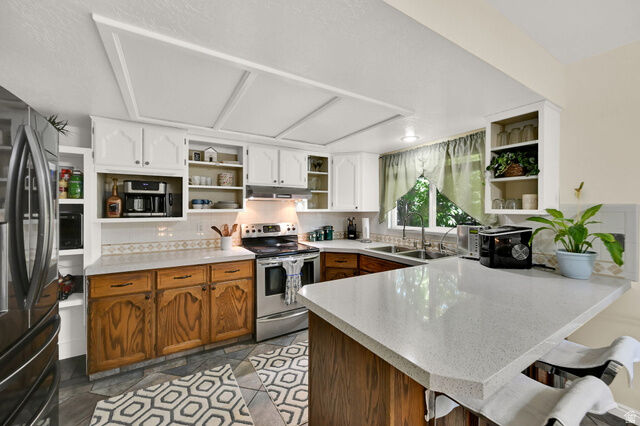 Property Photo:  4896 S 3325 W  UT 84067 