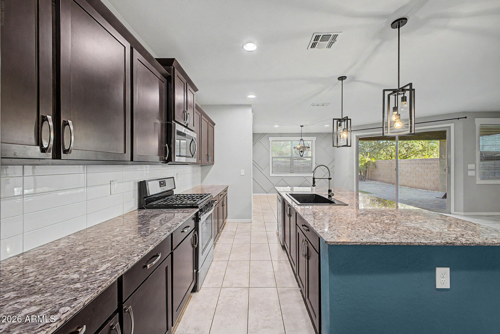 Property Photo:  1041 W Glen Canyon Drive  AZ 85140 