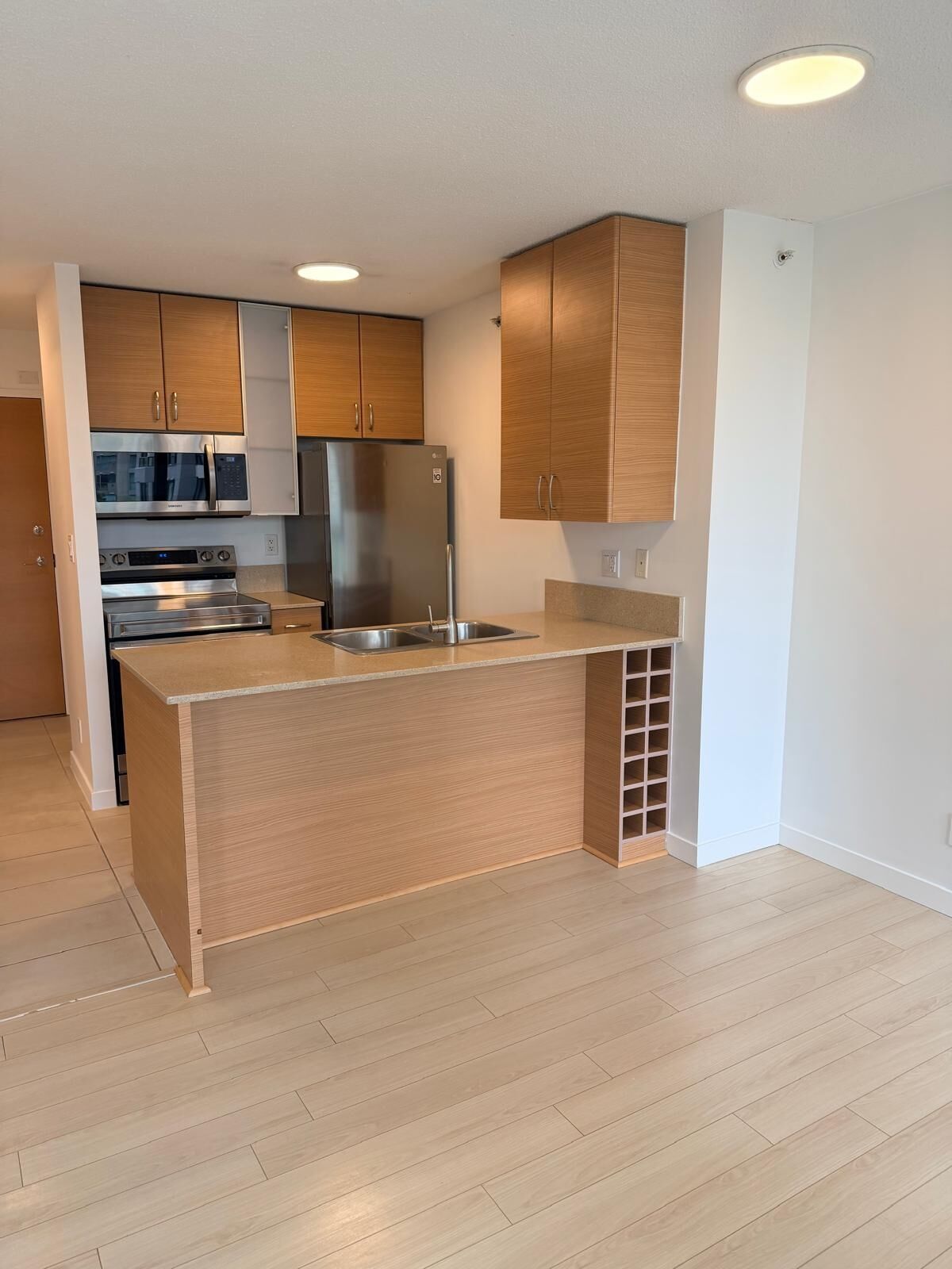 Property Photo: 909 Mainland Street 908 BC V6B 1S3