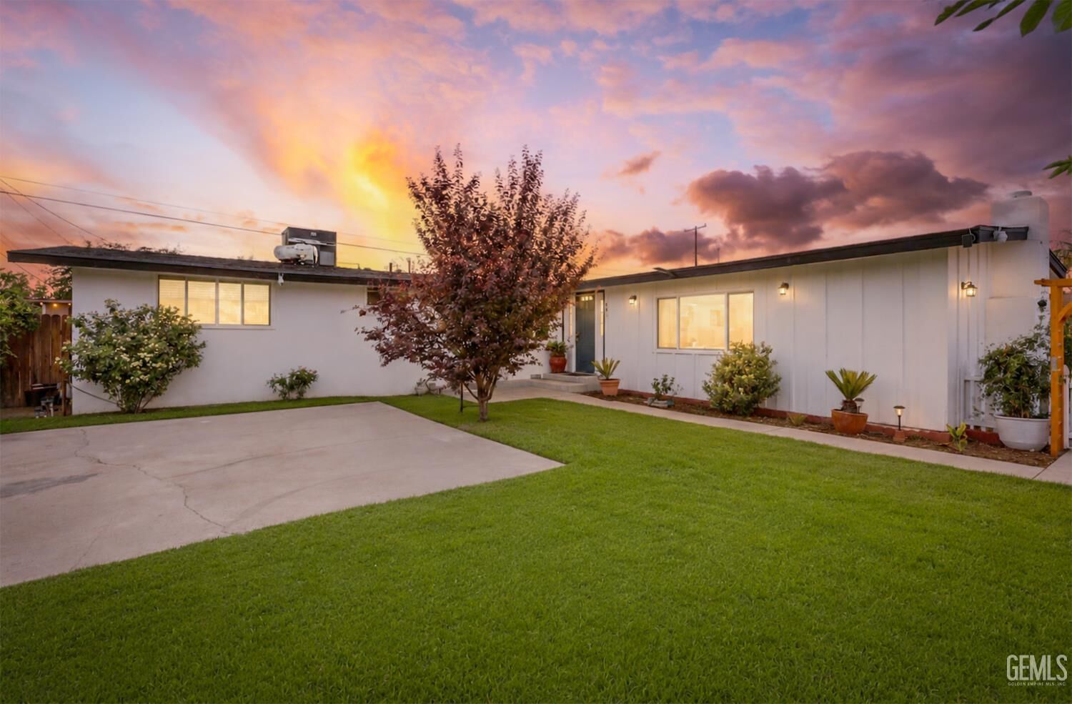Property Photo:  101 Candy Street  CA 93309 