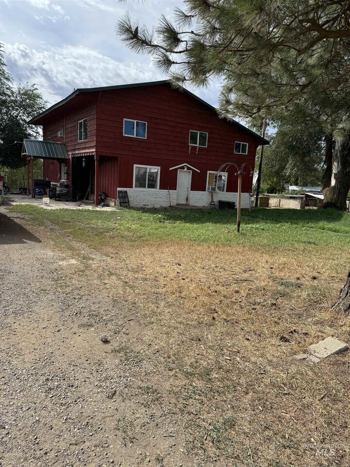 Property Photo:  140 S Railroad St  ID 83610 