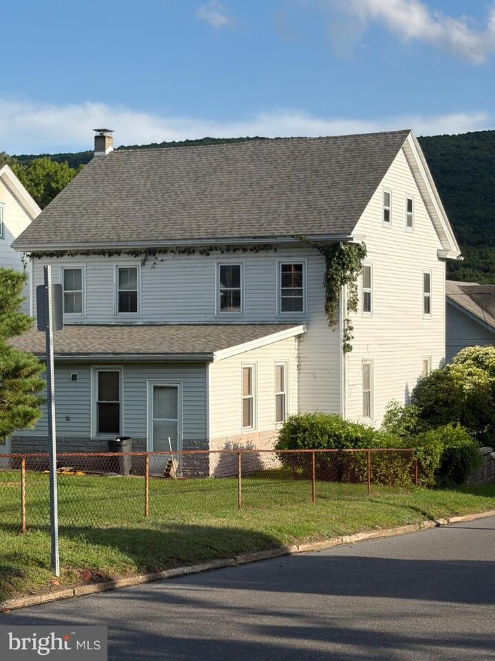 Property Photo: 303 Vine Street PA 17098