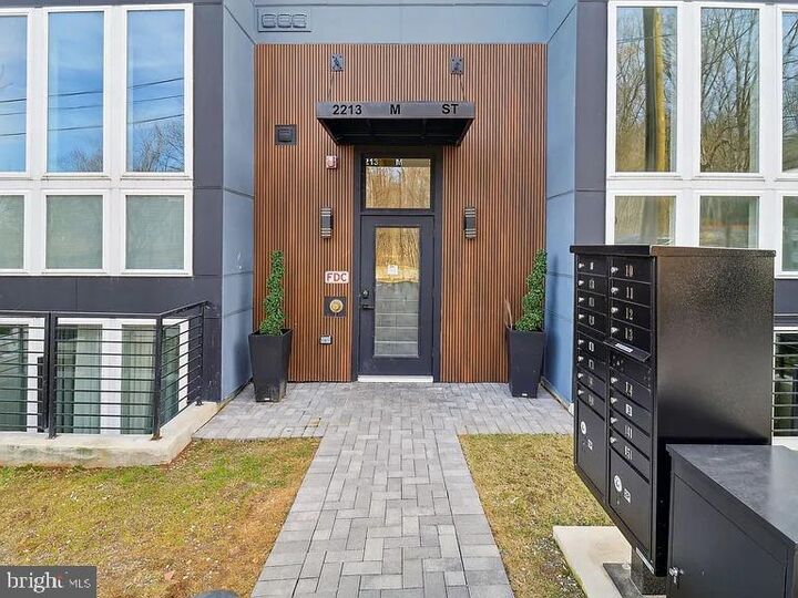 Property Photo:  2213 M Street NE 9  DC 20002 