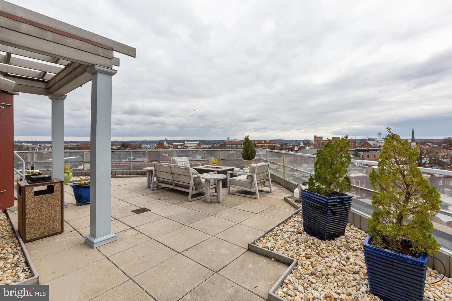 Property Photo: 815 King Street 5D VA 22314
