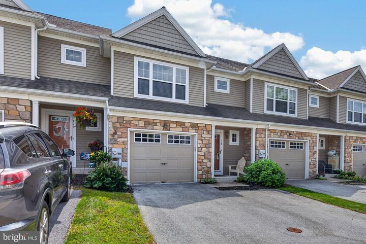 Property Photo: 118 Red Maple Lane PA 17554