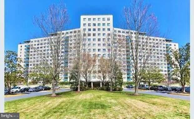 Property Photo: 10201 Grosvenor Place 1123 MD 20852