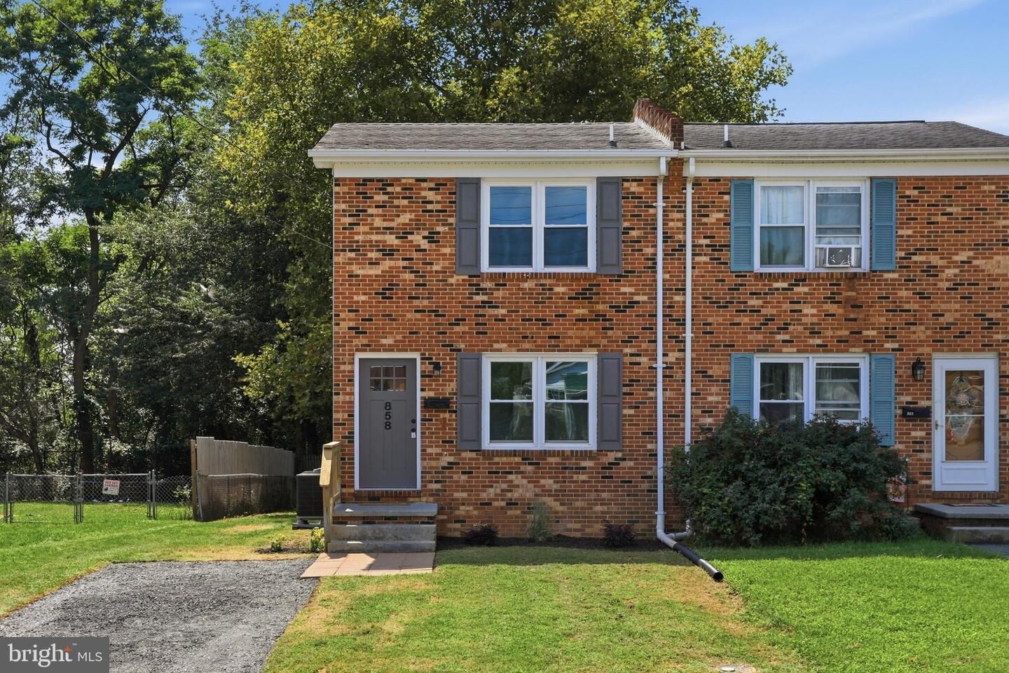 Property Photo:  858 W 11th Street  VA 22630 