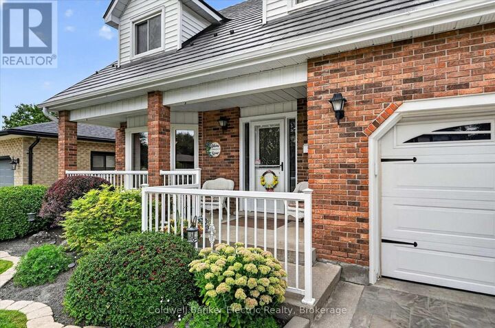 Property Photo:  948 Smithside Court  ON K9J 8E2 