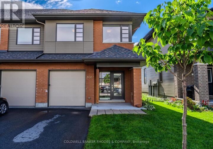Property Photo:  806 Carnelian Crescent  ON K1X 0A8 