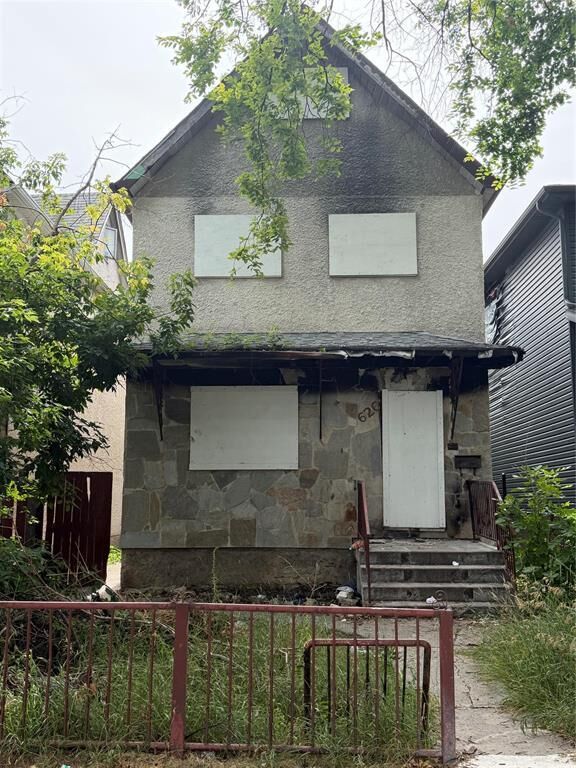 Property Photo:  626 El'Gin Avenue  MB R3A 0L3 