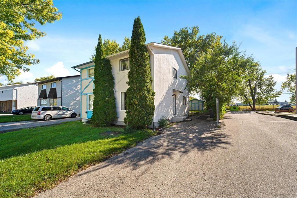 Property Photo: 84 Marlow Court MB R2P 0A4