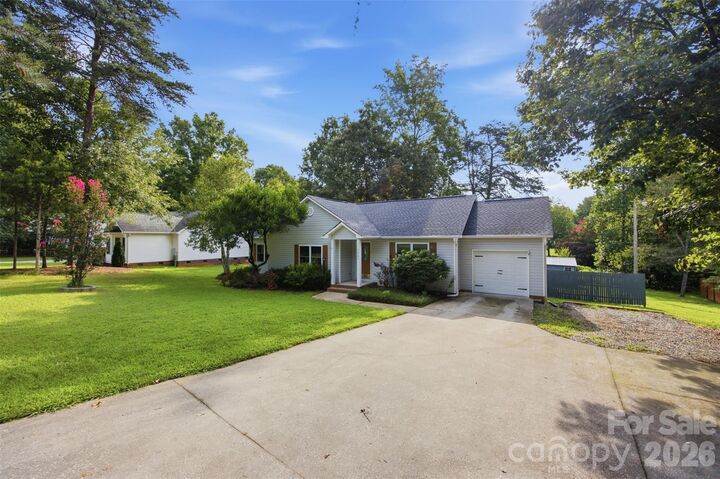 Property Photo: 1297 Creekview Drive NC 28052