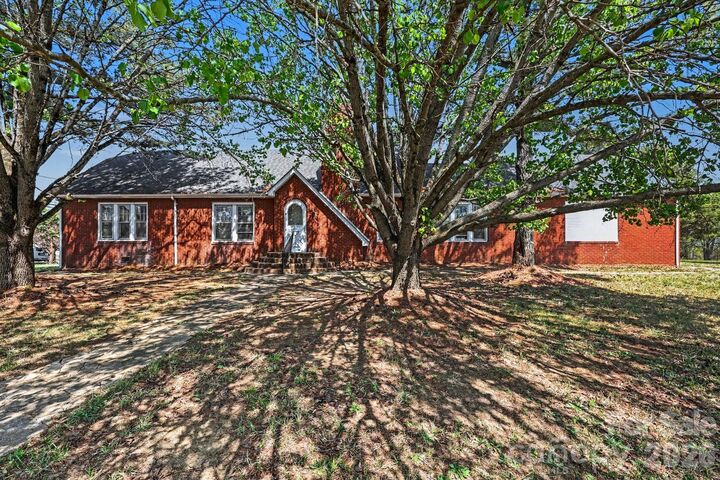 Property Photo: 1411 Ludwick Heights Lane NC 28147