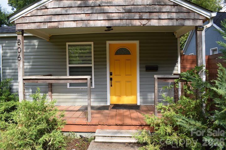Property Photo:  806 Cantwell Street  NC 28208 
