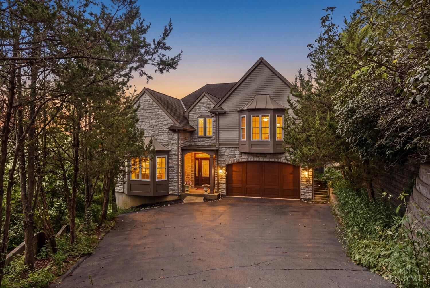Property Photo: 1046 Tuscany Place OH 45226