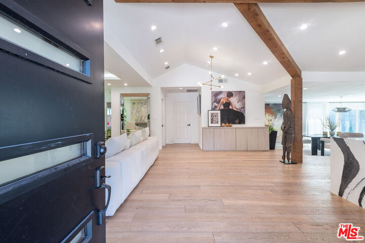 Property Photo: 15710 Hartsook St CA 91436