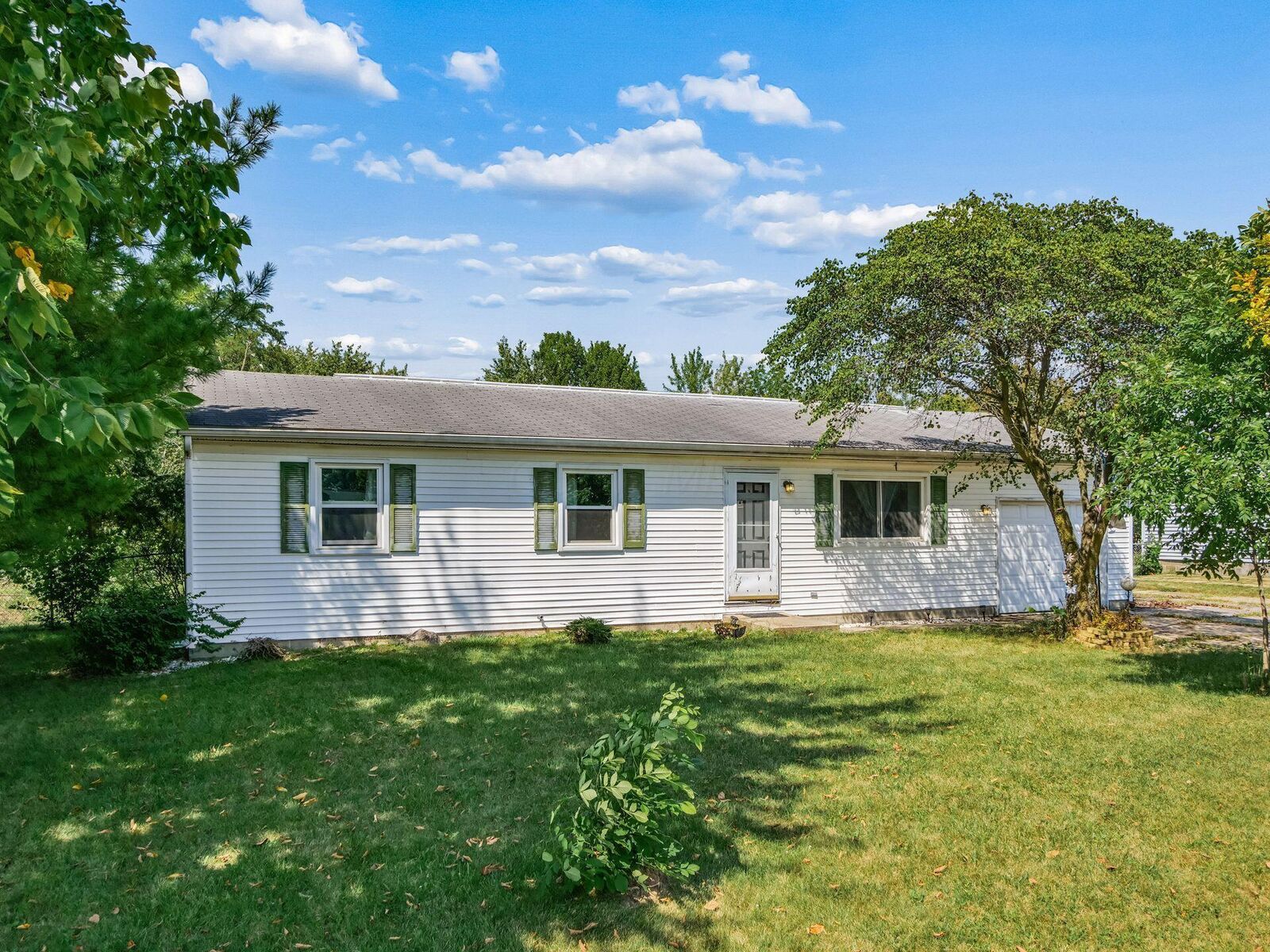 Property Photo:  14148 Sycamore Drive  OH 43040 