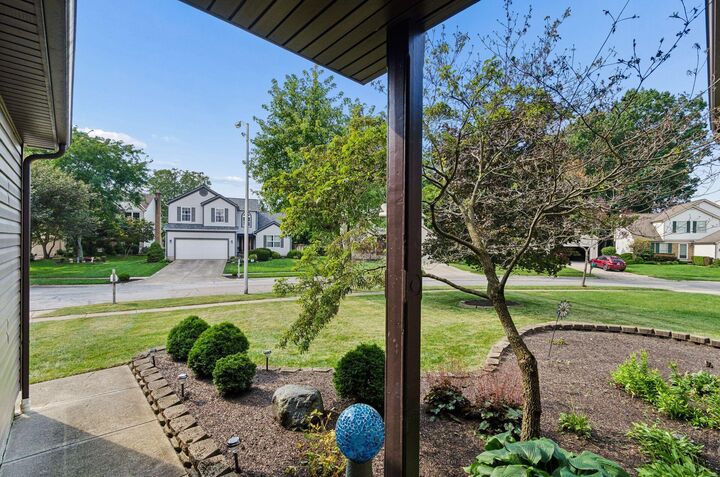 Property Photo: 1572 Whitcombe Way OH 43228
