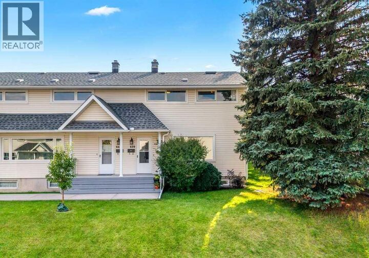 Property Photo:  639 Merrill Drive Northeast  AB T2E 8Y5 