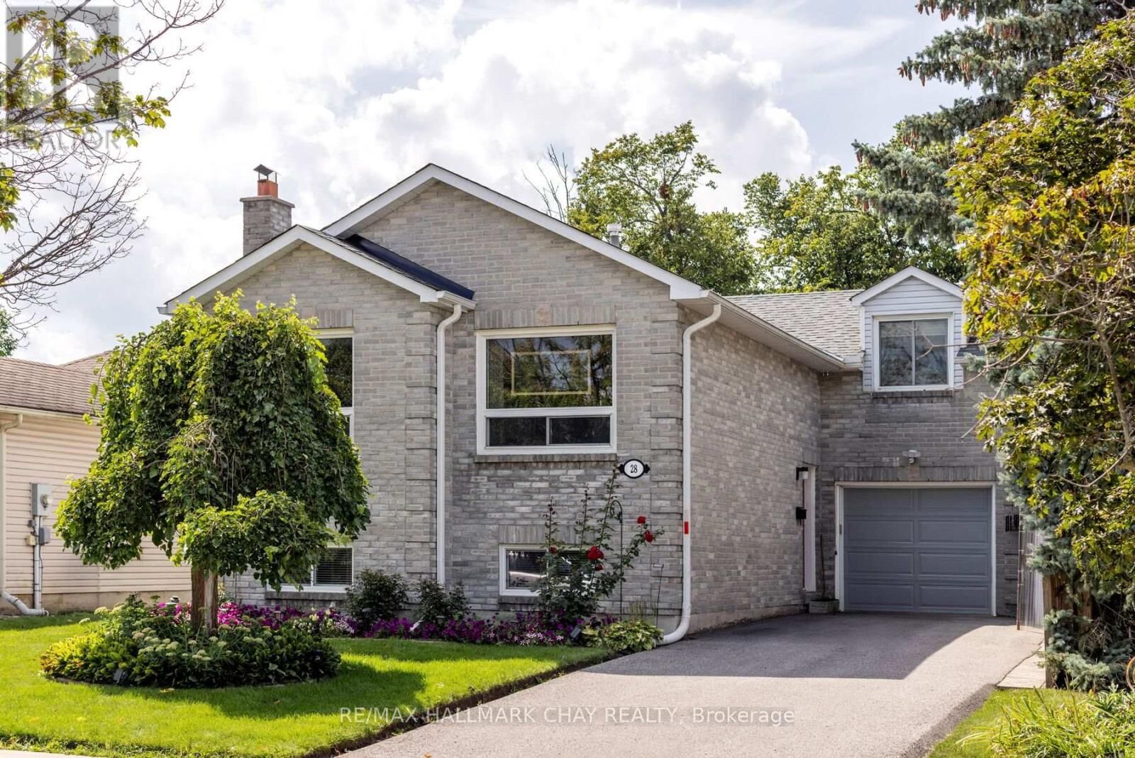 Property Photo:  28 Pae Drive  ON L4N 7N7 