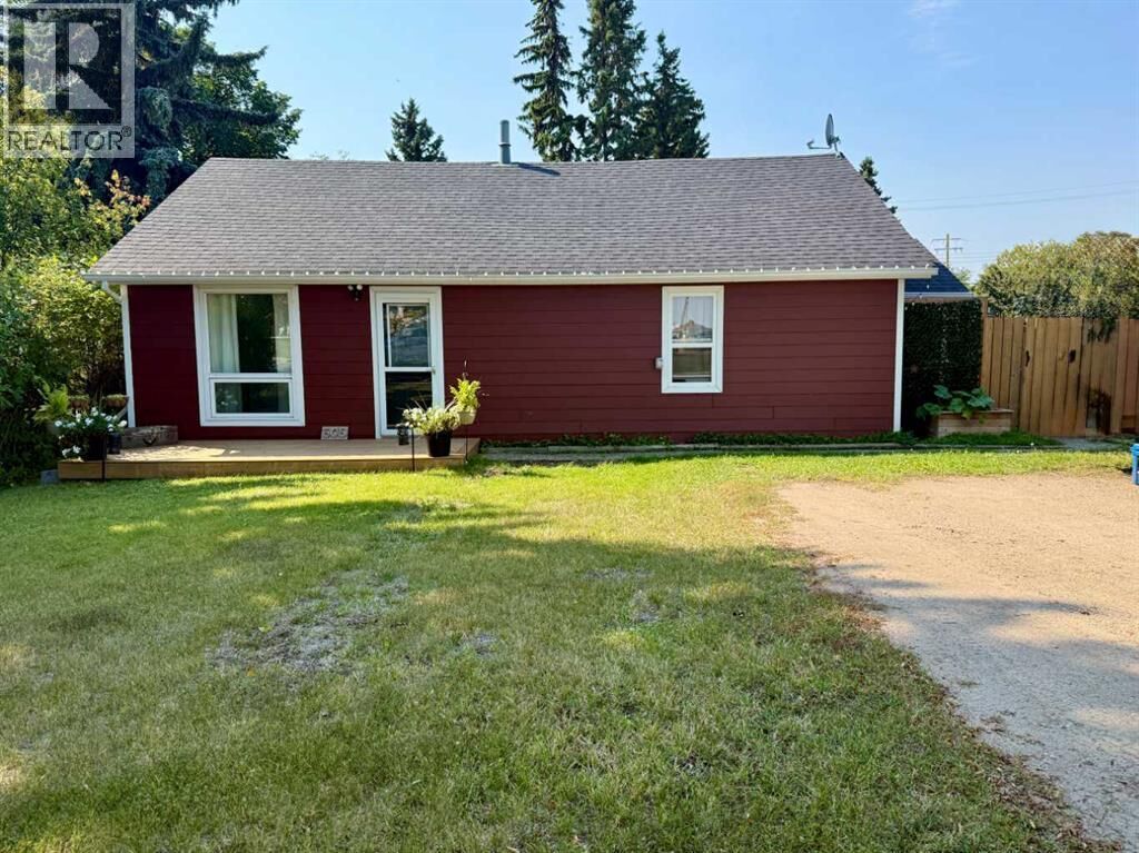 Property Photo:  505 6 Avenue  AB T9W 1A9 