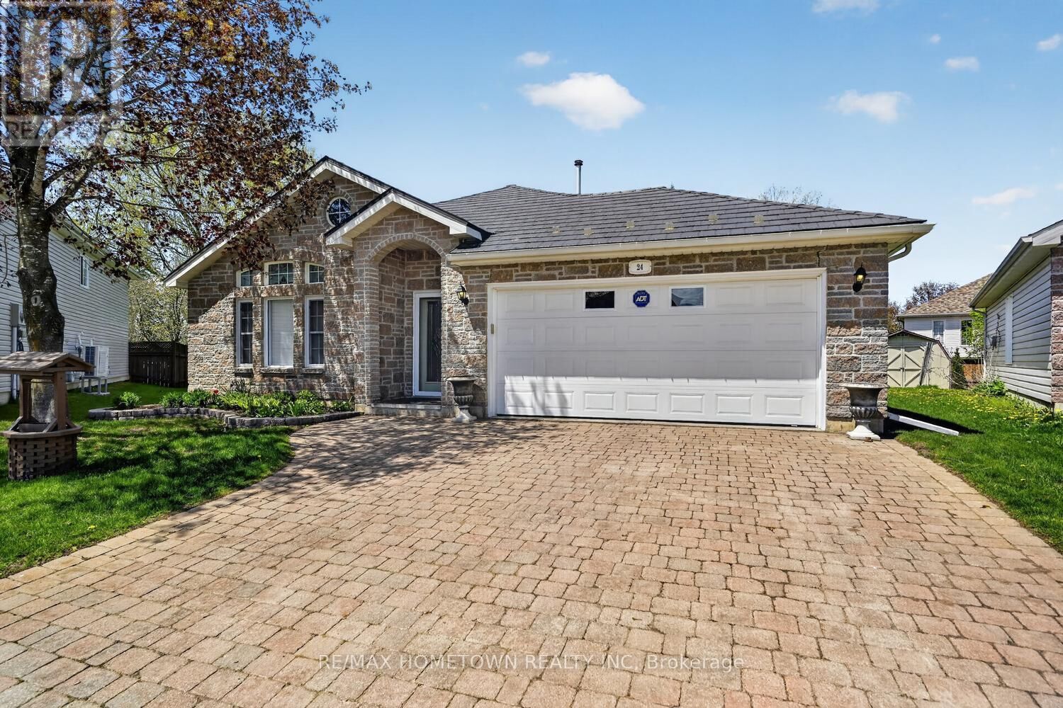 Property Photo:  24 Regency Place  ON K6V 7M5 