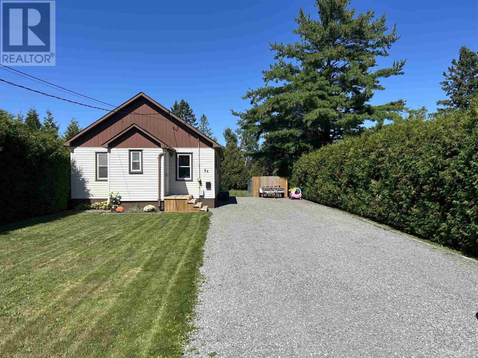 Property Photo:  54 Killarney Rd  ON P6B 4N8 