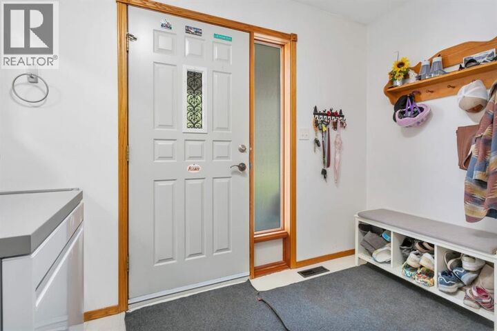Property Photo:  4 Greenwood Way  AB T0M 0M0 