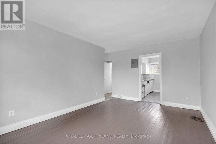 Property Photo:  204 Colborne Street C  ON N6B 2S2 