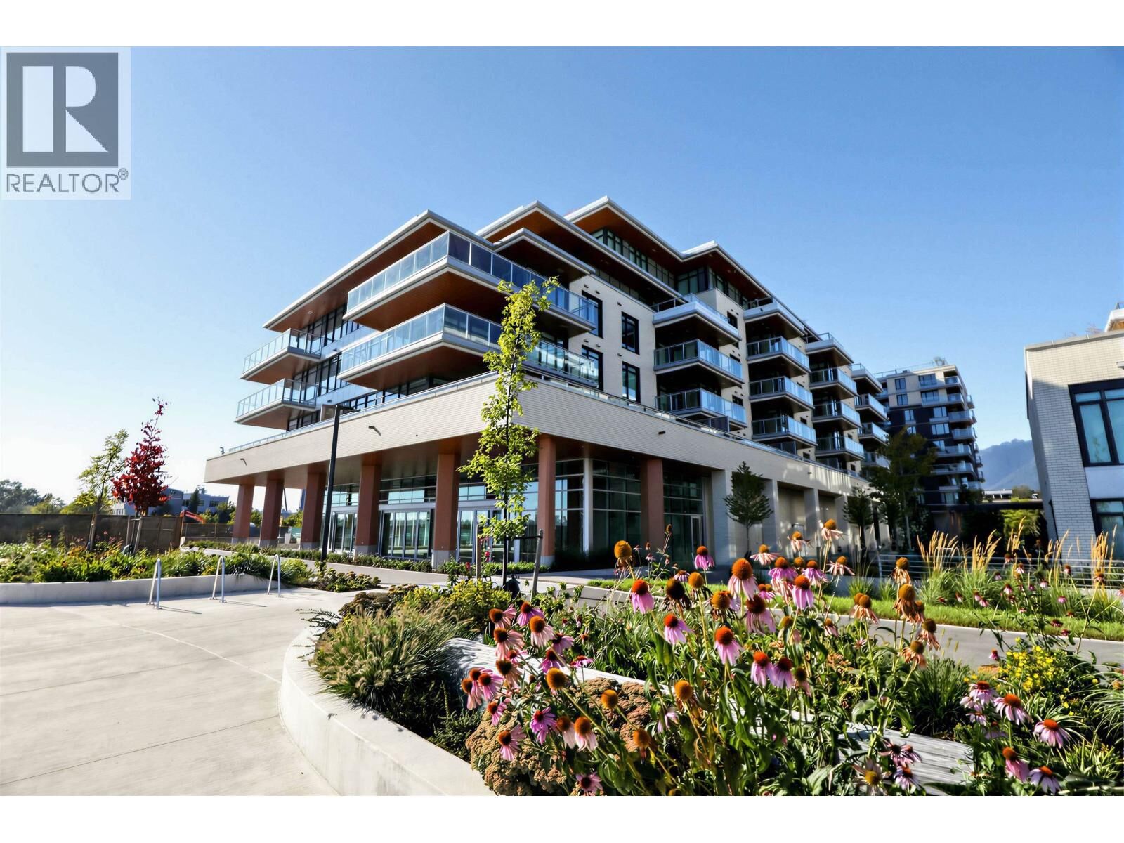 Property Photo: 785 Harbour Way 4F BC V7P 0G3