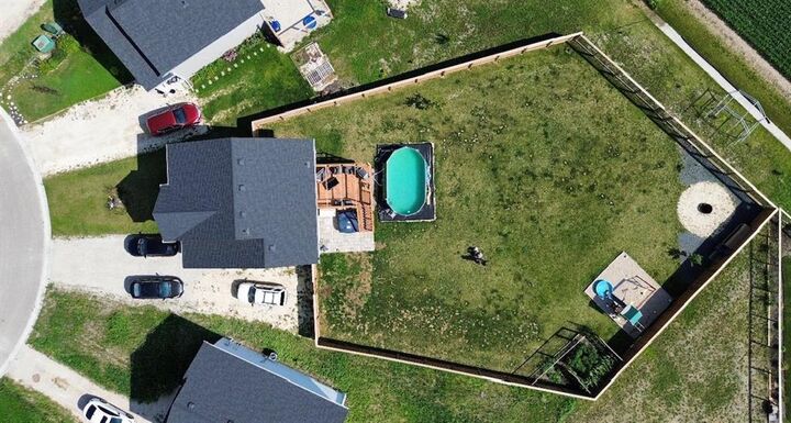 Property Photo: 33 Imperial Crescent MB R5G 2T7