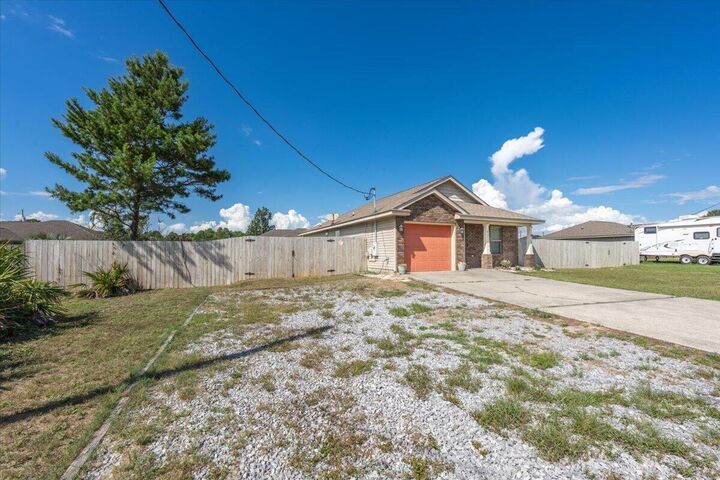 Property Photo: 4852 Martina Way FL 32563
