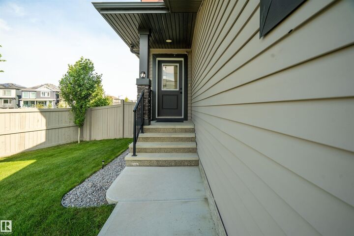 Property Photo:  9104 Pear Drive SW  AB T6X 2N7 
