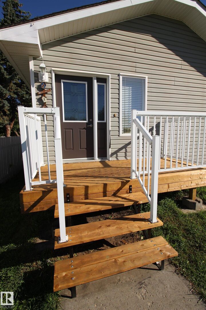 Property Photo:  10216 101 Street  AB T7P 1X9 