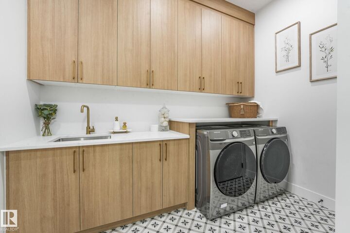 Property Photo:  5 Sterlingshire Manor  AB T8B 0G4 