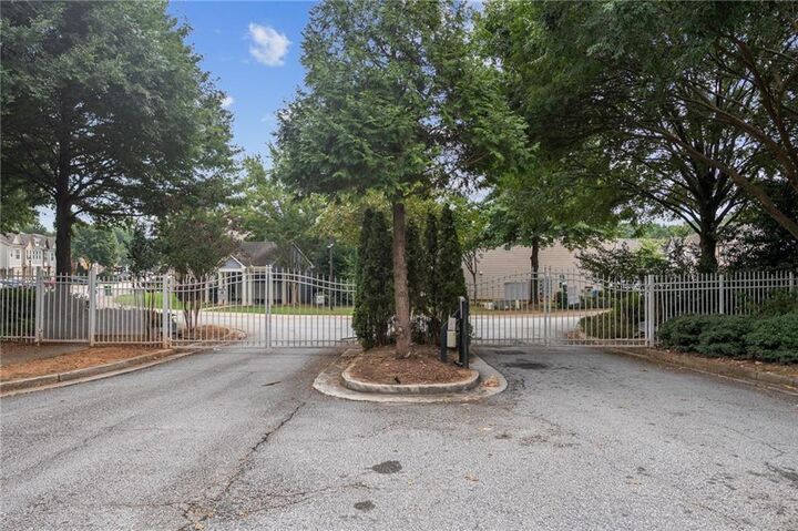 Property Photo: 2715 Avanti Way GA 30035