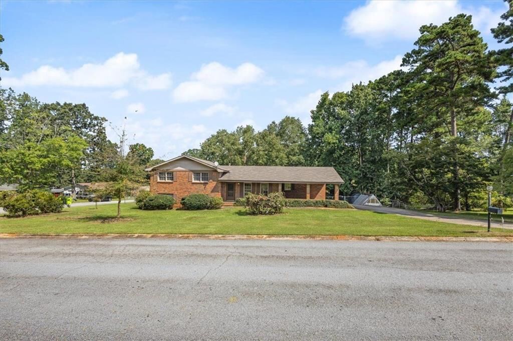 Property Photo:  5082 Ailene Drive  GA 30135 