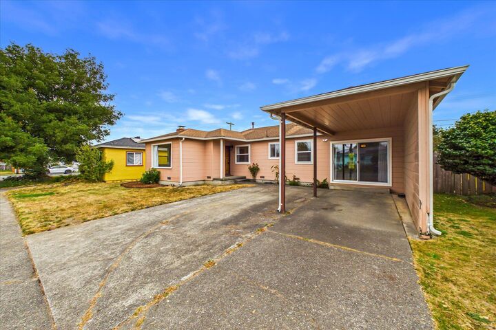 Property Photo:  1180 Villa Way  CA 95521 