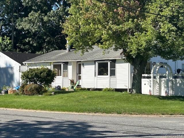Property Photo:  8 Durst Drive  NY 11784 