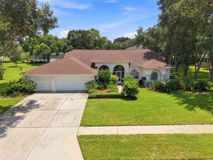 Property Photo: 1518 Fishing Lake Drive FL 33556