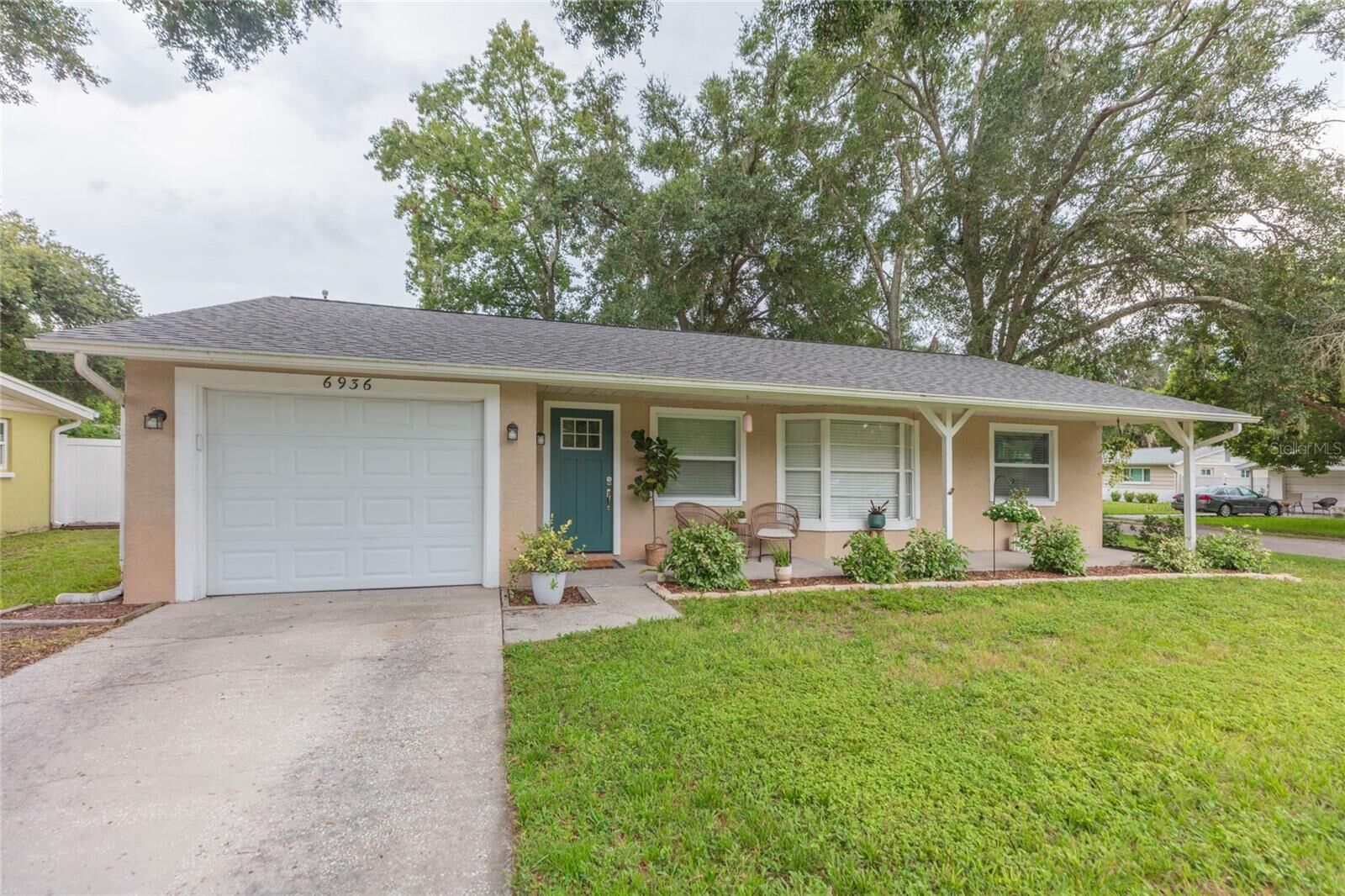 Property Photo: 6936 Coleus Court FL 34653