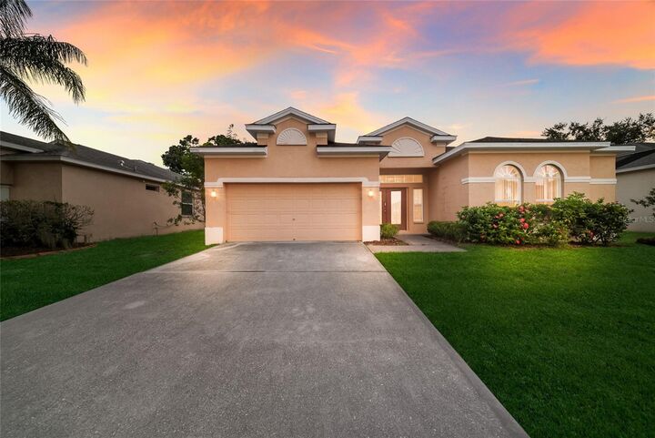 Property Photo: 230 41st Street NE FL 34208