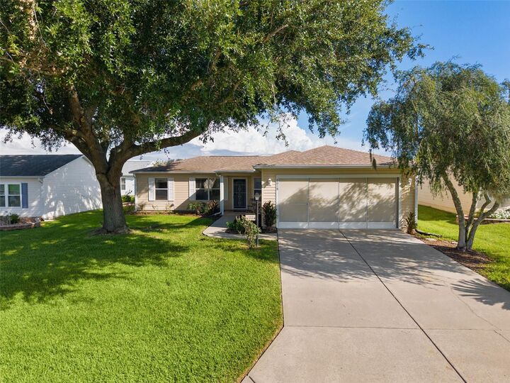 Property Photo: 2018 Castano Place FL 32159