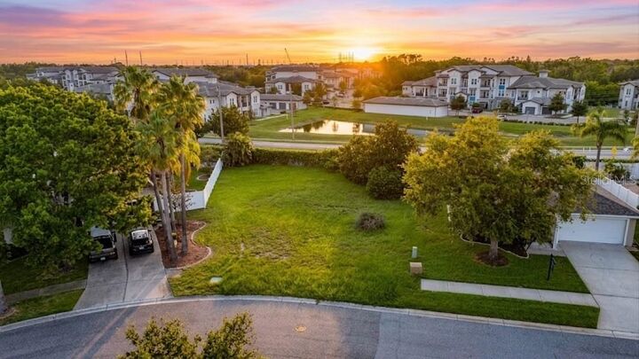 Property Photo:  1512 Oracle Drive  FL 33573 