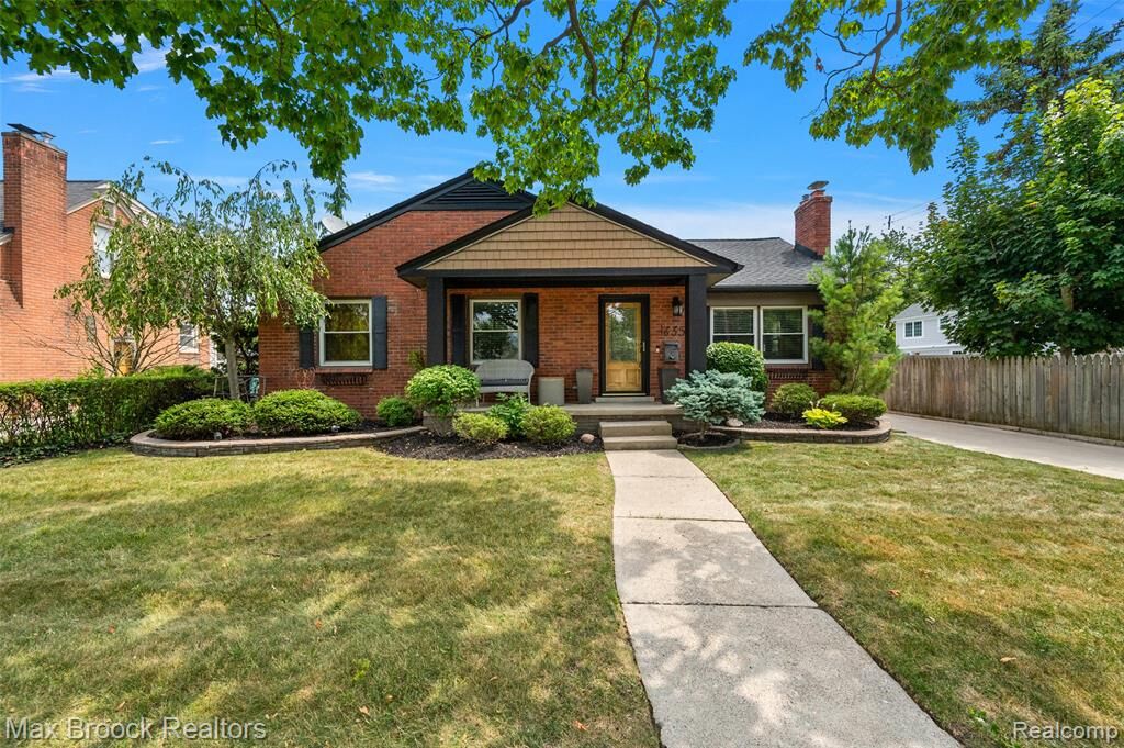 Property Photo: 1635 Torry Street MI 48009 7205