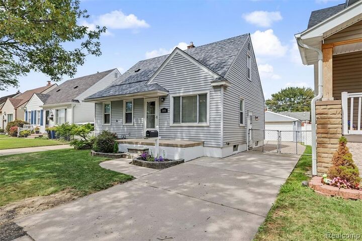 Property Photo: 1646 Mill Street MI 48146 2361